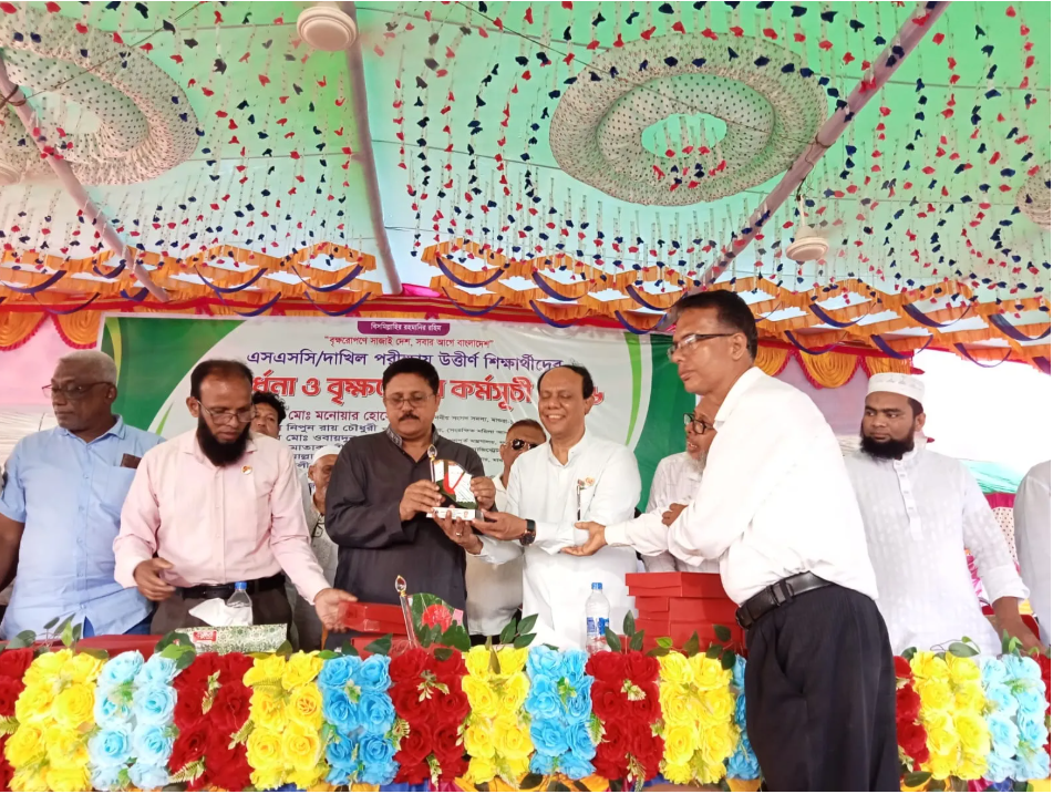 বুজরুক শ্রীকুন্ডী মহাবিদ্যালয়ে কৃতী শিক্ষার্থীদের সংবর্ধনা ও বৃক্ষরোপণ কর্মসূচি